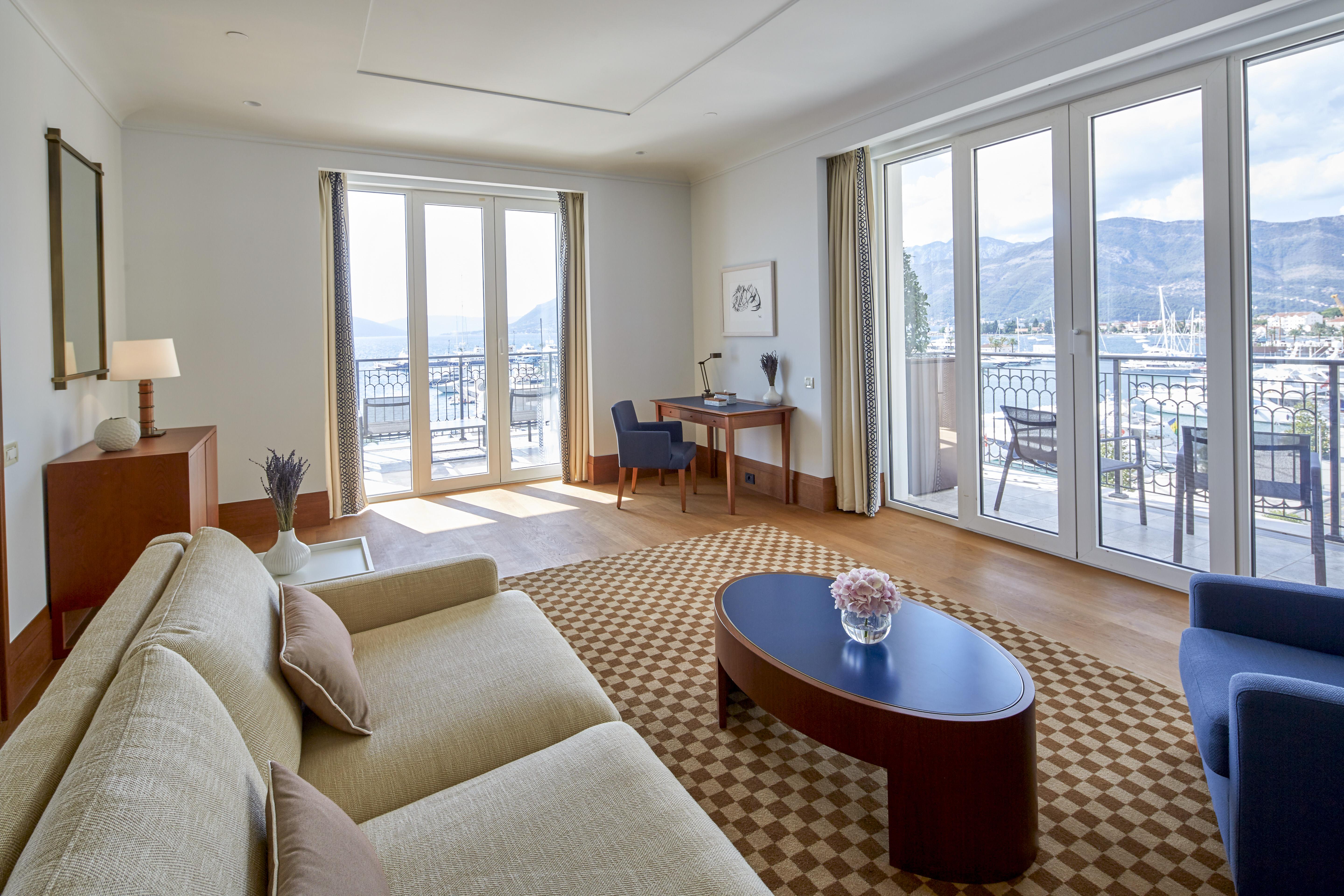 Regent Porto Montenegro ติวัต ภายนอก รูปภาพ A suite at the hotel