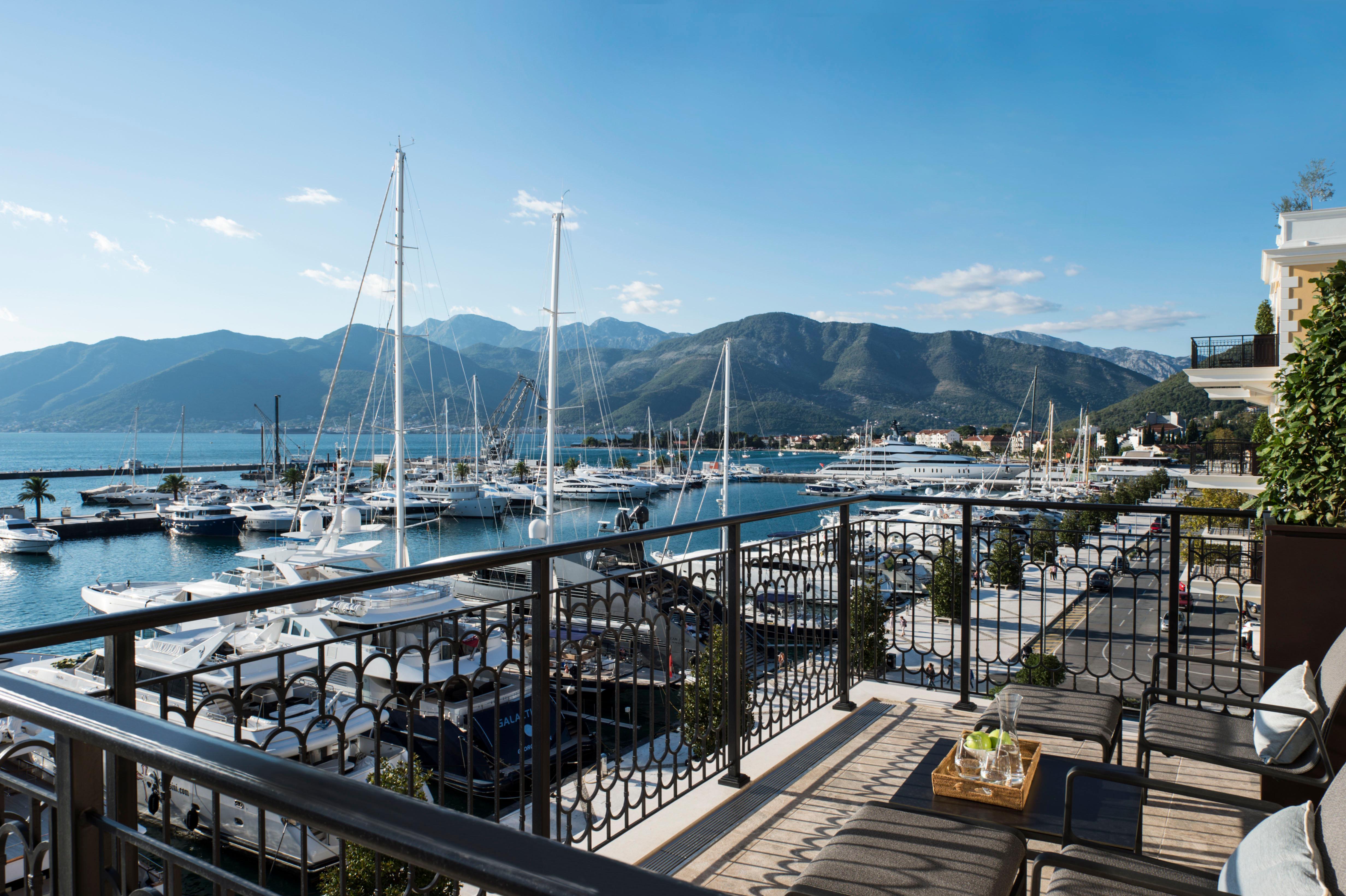 Regent Porto Montenegro ติวัต ภายนอก รูปภาพ View of the port of Portoheli