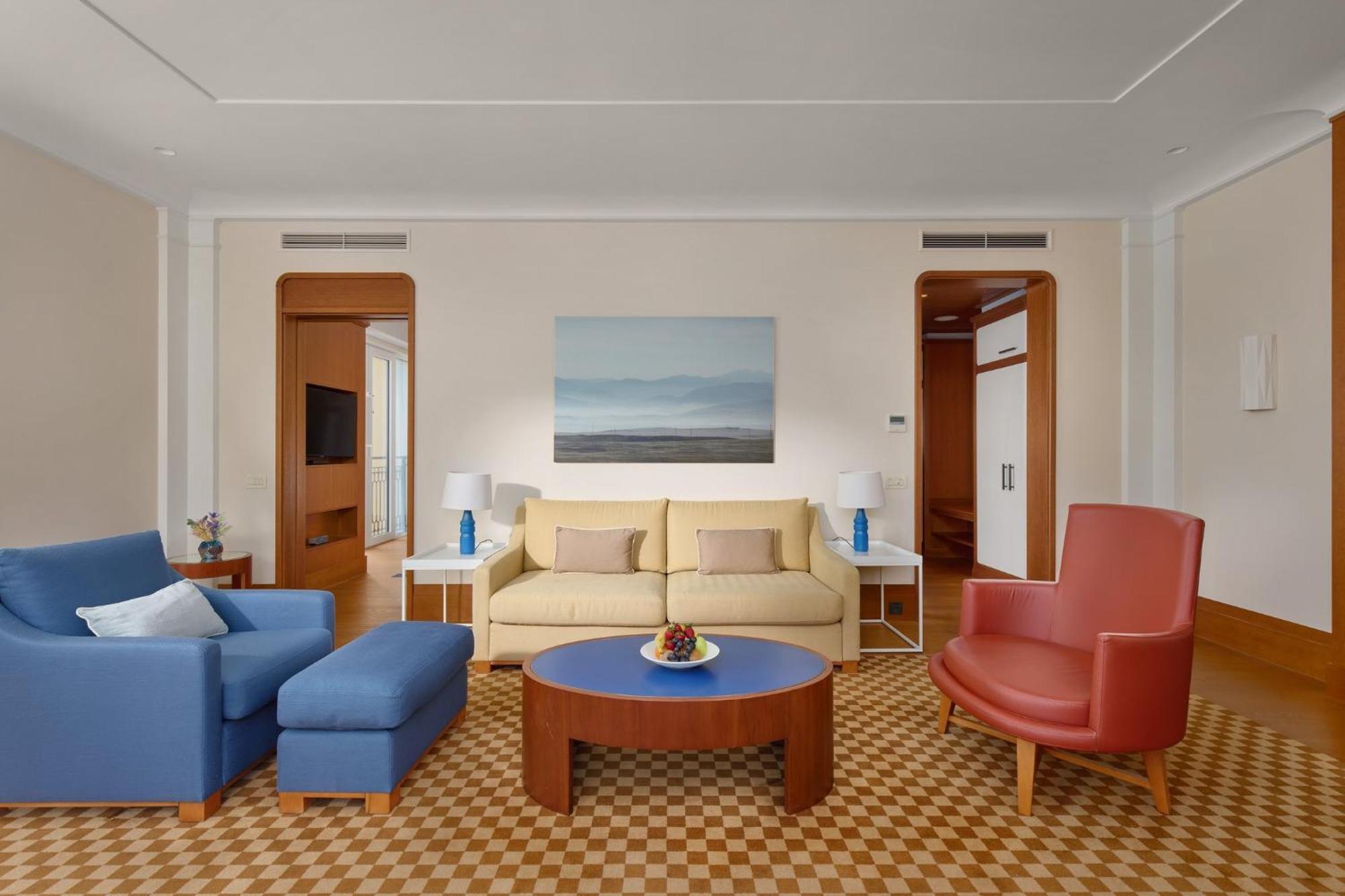 Regent Porto Montenegro ติวัต ภายนอก รูปภาพ A suite at the Hotel de Crillon