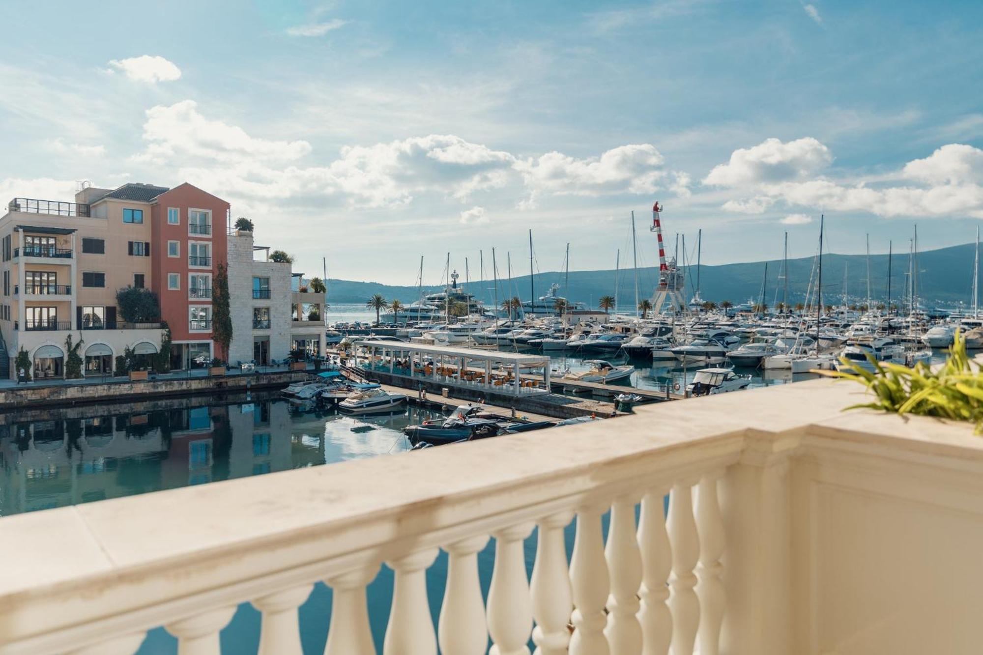 Regent Porto Montenegro ติวัต ภายนอก รูปภาพ View of the port of Porto Cervo