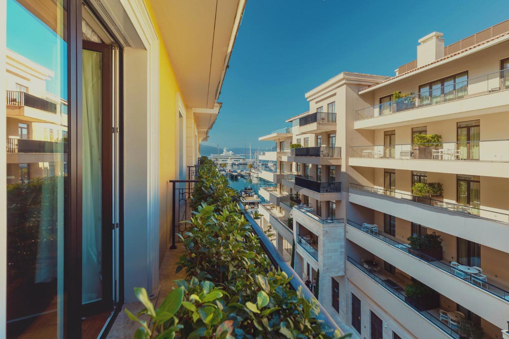Regent Porto Montenegro ติวัต ภายนอก รูปภาพ View from the balcony of a hotel room