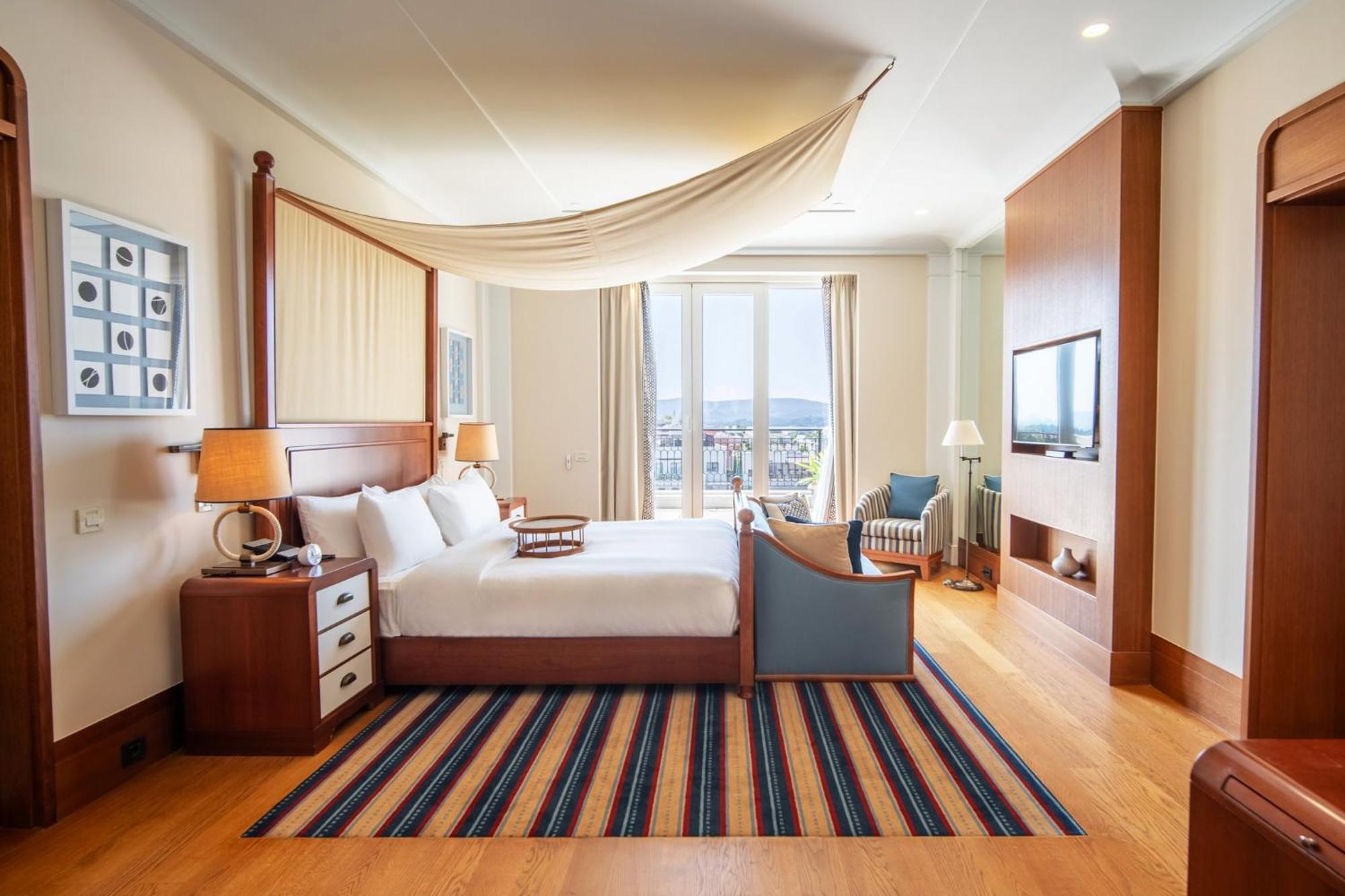 Regent Porto Montenegro ติวัต ภายนอก รูปภาพ A bedroom at the hotel