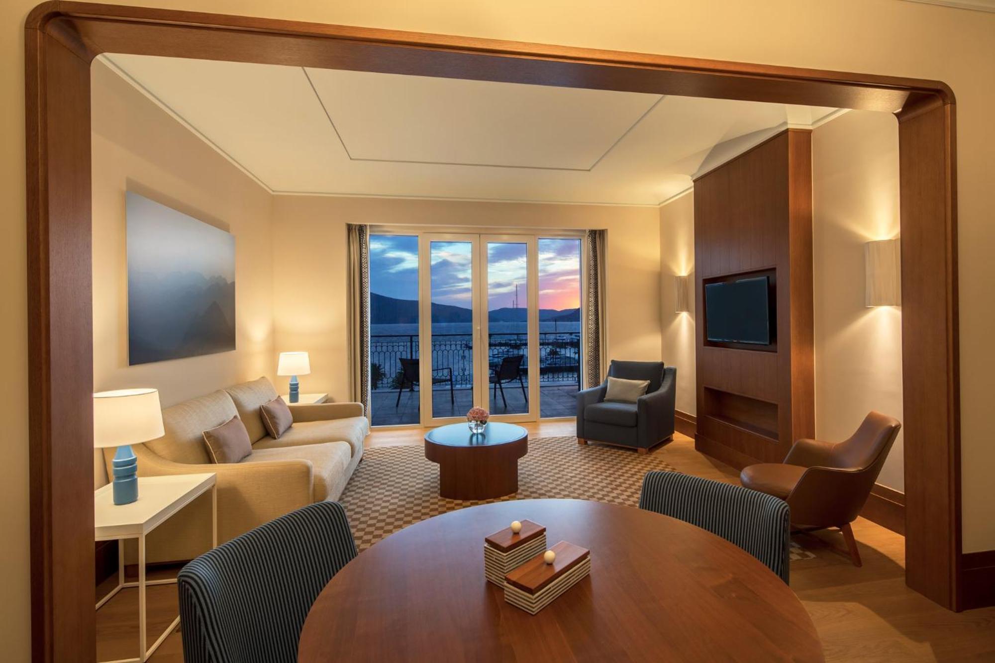 Regent Porto Montenegro ติวัต ภายนอก รูปภาพ A suite at the Westin Maldives