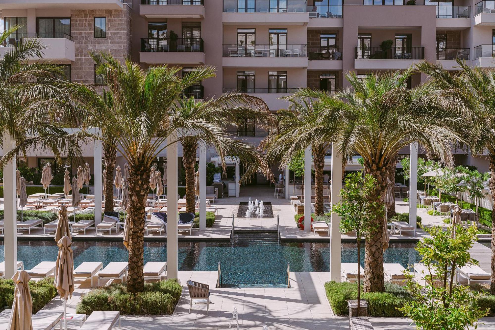 Regent Porto Montenegro ติวัต ภายนอก รูปภาพ The pool at the hotel